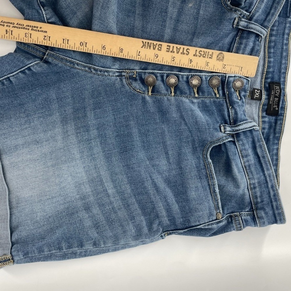 Judy Blue  Cuffed Denim Shorts Medium Wash 2XL Plus Size Distressed - Picture 5 of 13